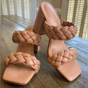 💫 Madden Girl Chunky heel Sandal 💫